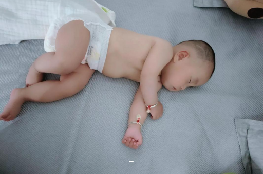 许昌宝宝脸上有白色斑块 许昌宝宝脸上有白色斑块